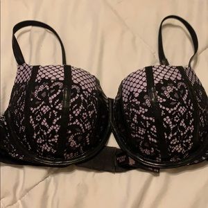 Victoria’s Secret bra black with lace.